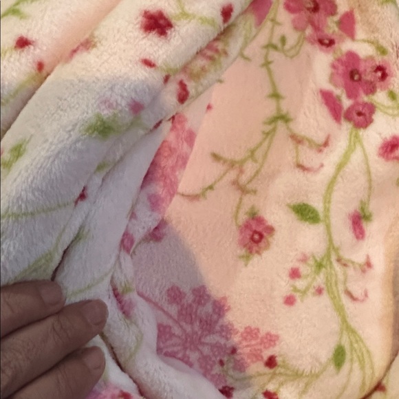 Laura Ashley Throws - Picture 8 of 12